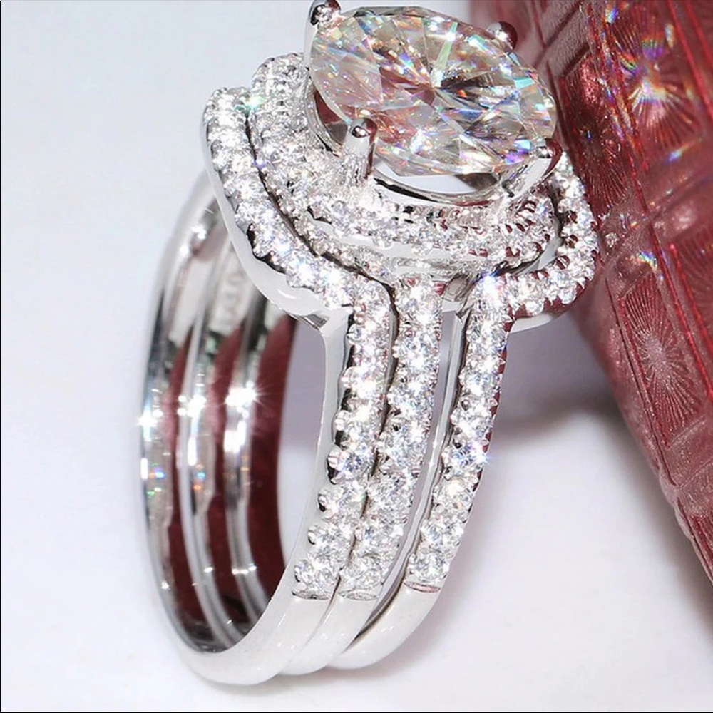 New Luxury 925 Silver Diamond Engagement Ring - Picture 2 of 5